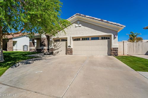 815 Harris Dr, Mesa, AZ 85203-5720