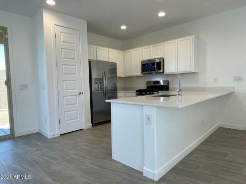5932 90th Dr, Glendale, AZ 85305-2498