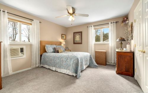 14 Darrell St, Elwood, NY 11731-5514