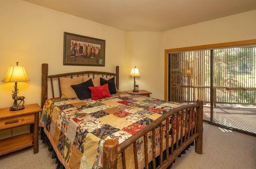 351 Skidder Trl, Truckee CA 96161-3928 exterior