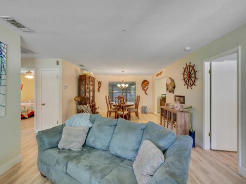 5811 Sunset Blvd, Fort Pierce, FL 34982-7528