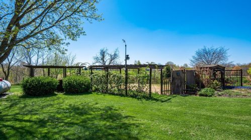 2306 Wesley Chapel Rd, Zanesville OH  43701-9334 exterior