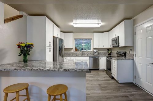 15549 Ricky Ct, Grass Valley, CA 95949-6672