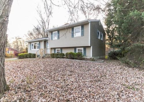 14 Elizabeth Ter, New Hamburg, NY 12590-3504