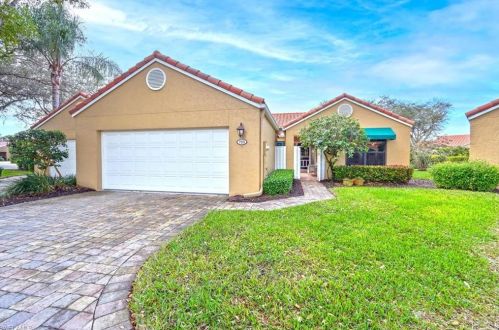 723 Reef Point Cir, Naples, FL 34108-8704