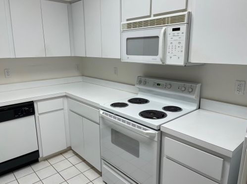 3516 Tealwood Cir, Palm Harbor FL  34685-3145 exterior