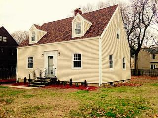 131 Roger Williams Ave, East Providence, RI 02916-3415