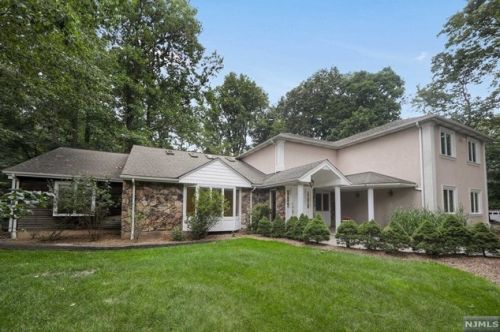 57 Ware Rd, Upper Saddle River, NJ 07458-1925