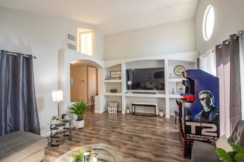 1031 Gale St, Escondido CA  92027-1230 exterior