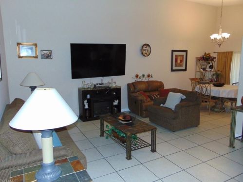 541 6 Ter, Cape Coral FL  33909-0020 exterior