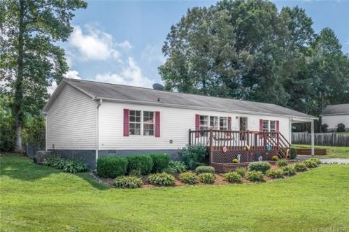 143 Bradford Ter Ln, Hendersonville NC  28792-8993 exterior