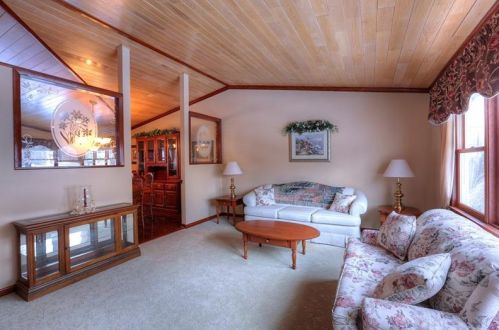 2010 Nippert Ave, Beaver Falls, PA 15010-1704