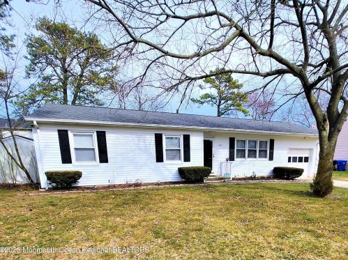 401 Hudson Dr, Bricktown, NJ 08723-5995
