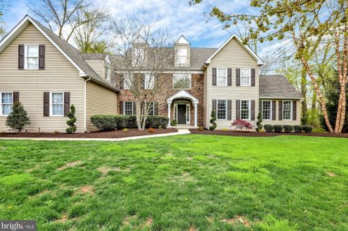 295 Midfield Dr, Prospectville, PA 19002-1127