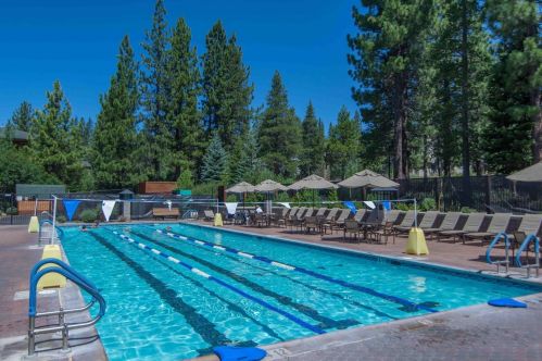 11441 Northwoods Blvd, Truckee CA  96161-6049 exterior