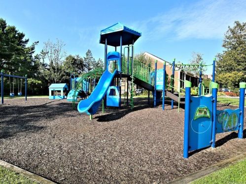 152 Brush Hollow Cres, Rye Brook NY  10573-1624 exterior