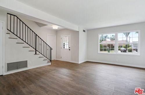 14147 Leadwell St, Van Nuys CA  91405-2440 exterior