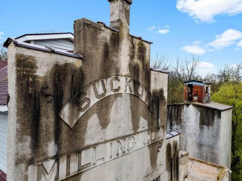 7198 River Dr, West Bend WI  53090-1163 exterior