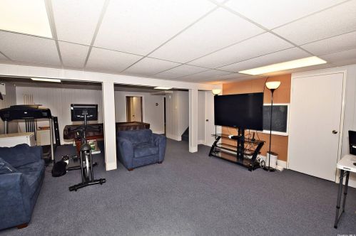 4 Merrimac Ct, Huntington Station NY  11746-6011 exterior