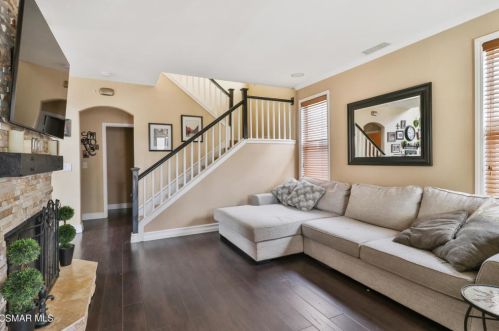 969 Roldan Ave, Simi Valley CA  93065-5667 exterior