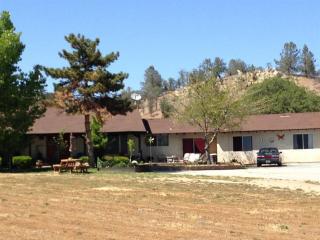 23323 Willow Cyn Rd, Tehachapi CA  93561-8057 exterior