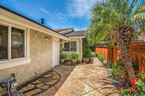 25701 Leticia Dr, Santa Clarita, CA 91355-2255