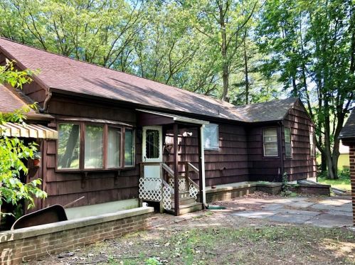 245 Spring Rd, North Haven CT  06473-3410 exterior