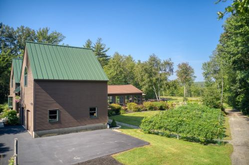 39 Hill Rd, Brookline NH  03033-2111 exterior