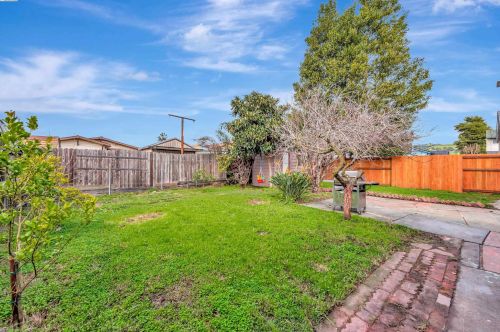 2031 103rd Ave, Oakland CA  94603-3325 exterior