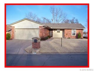 112 Canterbury Ct, Bartlesville, OK 74006-2107