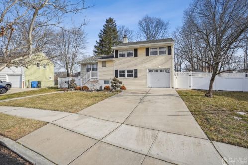 27 Carr Pl, Perth Amboy, NJ 08863-1005