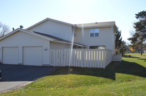 1054 Carmel Ct, Saint Paul, MN 55126-5877