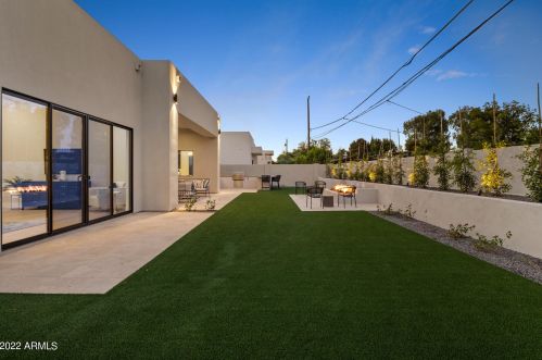 5525 2nd Pl, Phoenix, AZ 85012-1168