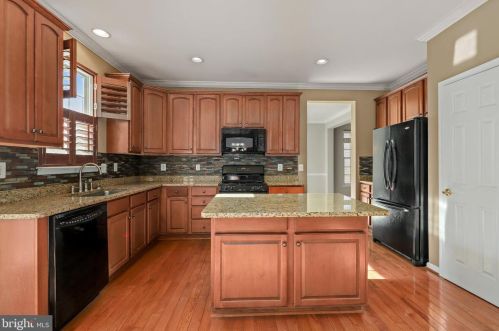 12257 Tulane Fls Dr, Bristow VA  20136-2183 exterior