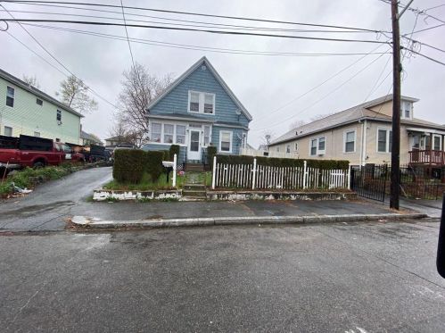 223 Wadsworth St, Providence, RI 02909-2316