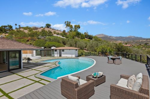8 Celine Dr, Santa Barbara CA  93105-1911 exterior