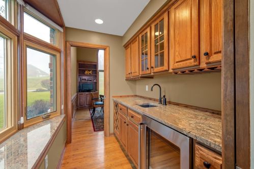 1018 Old Orchard Dr, Gibsonia PA  15044-6080 exterior