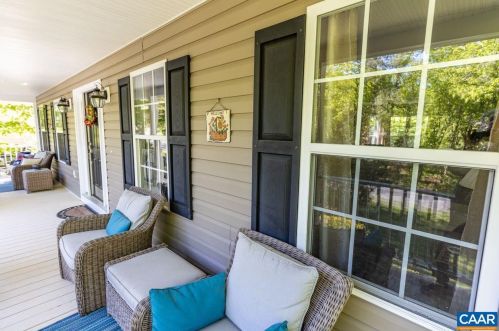 12 Seminole Trl, Bybee VA  22963-3157 exterior