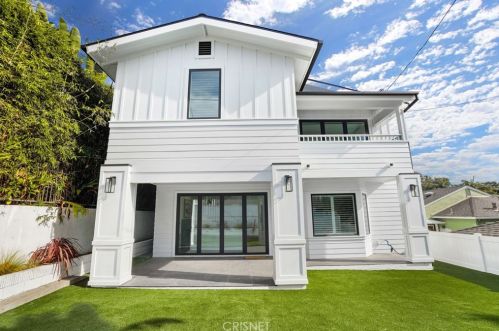 3213 Pine Ave, Manhattan Beach CA  90266-3615 exterior