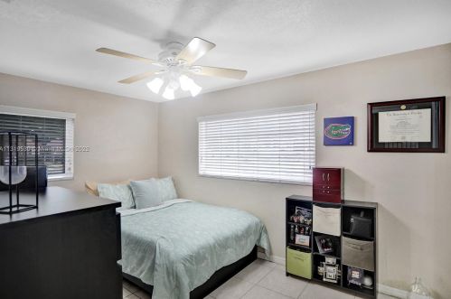 7215 15th Ave, Hialeah FL  33014-3805 exterior