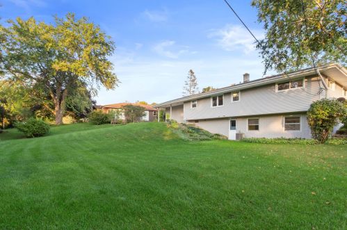 5830 Lakeview Dr, Greendale WI 53129-1937 exterior