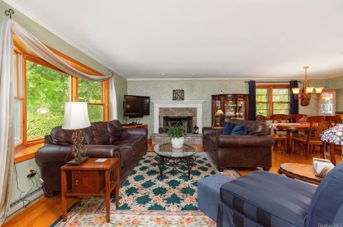 35 Johns Blvd, Poughkeepsie, NY 12603-1330