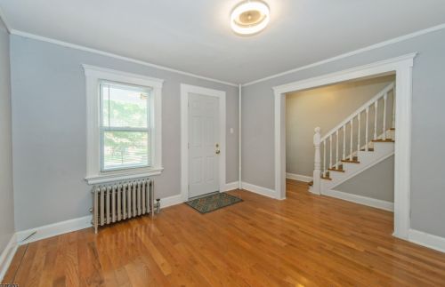 32 Long St, East Orange, NJ 07017-1208