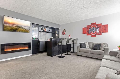 2831 Crosshurst Ct, Darbydale OH  43123-8087 exterior