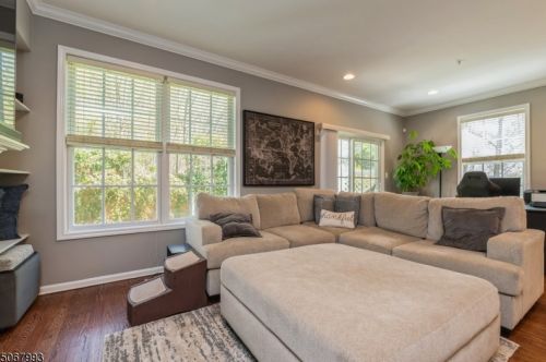 812 Donato Cir, Scotch Plains, NJ 07076-1072