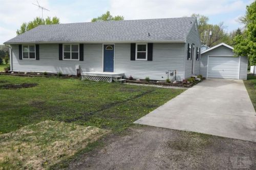 106 4th St, Lohrville, IA 51453-1057