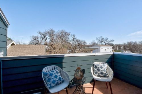 4907 Delores Ave, Austin TX 78721-2107 exterior