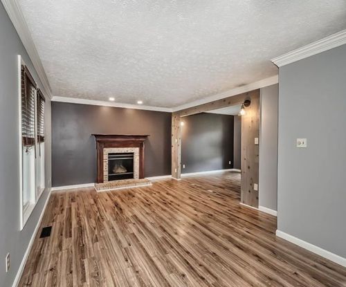 2060 Stagecoach Dr, Library, PA 15129-8890