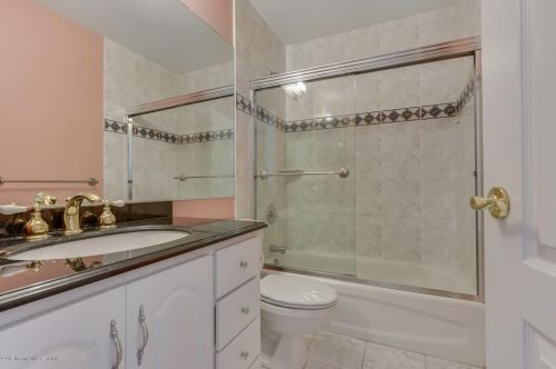 168 La Quinta Ct, Holmdel Village NJ  07733-2536 exterior