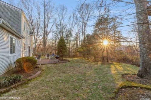 6 Kerri Ct, Huntington Station NY  11746-2000 exterior